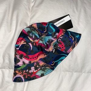 NWT Nike reversible bucket hat XS/S